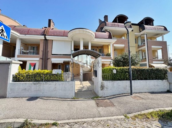 appartamento in vendita a Vallefoglia in zona Montecchio