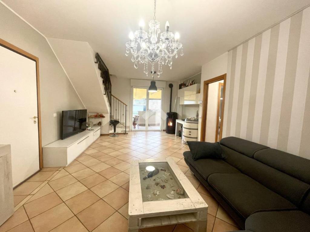 appartamento in vendita a Vallefoglia in zona Cappone