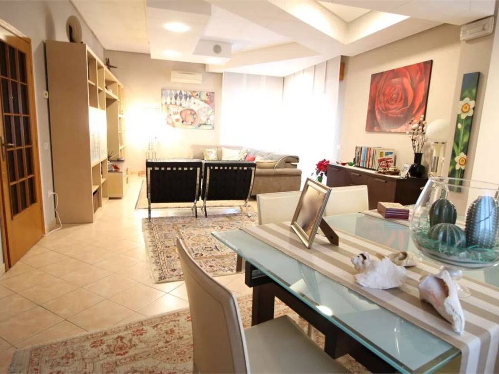 locale commerciale in vendita a Vallefoglia