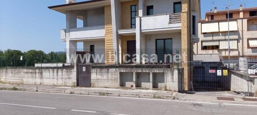 casa indipendente in vendita a Vallefoglia in zona Montecchio