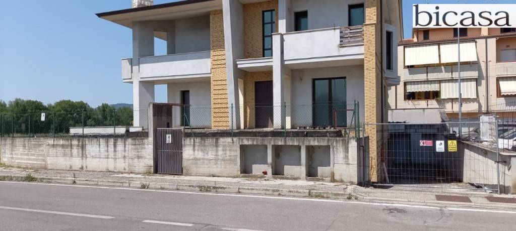 casa indipendente in vendita a Vallefoglia in zona Montecchio