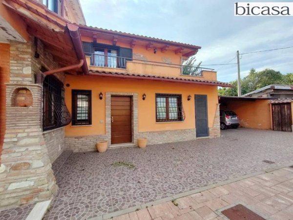 casa indipendente in vendita a Vallefoglia