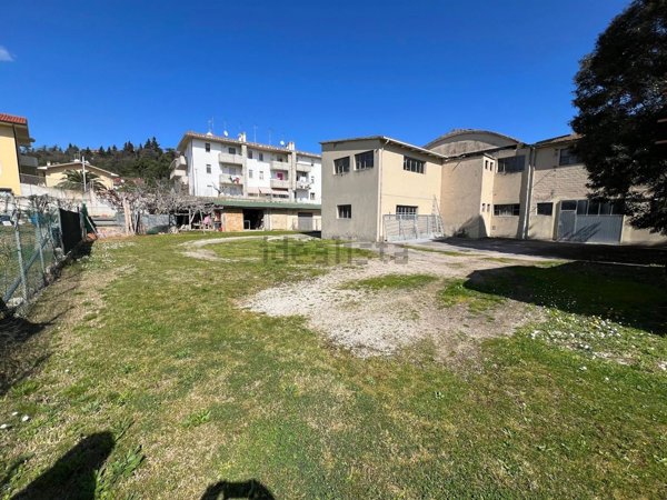 capannone in vendita a Vallefoglia in zona Montecchio