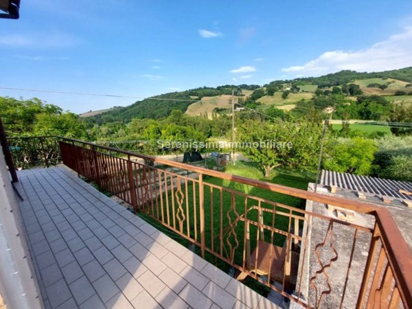 casa indipendente in vendita a Vallefoglia in zona Morciola