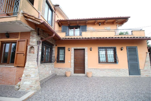 casa indipendente in vendita a Vallefoglia in zona Montecchio