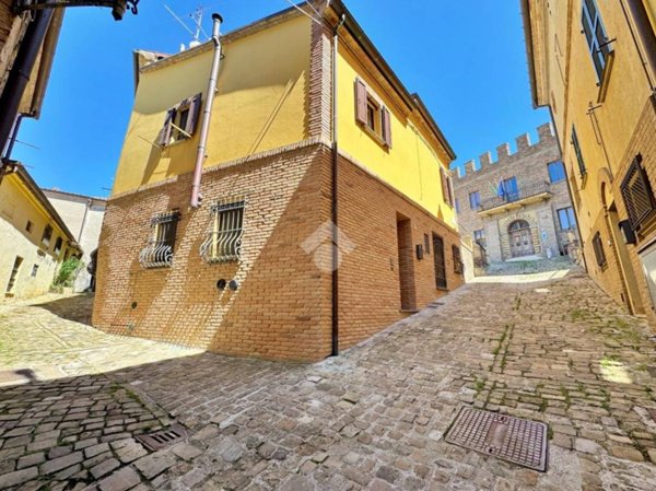 casa indipendente in vendita a Vallefoglia in zona Sant'Angelo in Lizzola