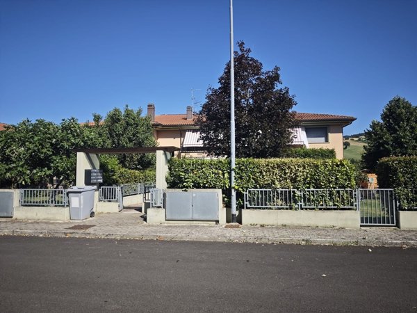 appartamento in vendita a Vallefoglia in zona Cappone