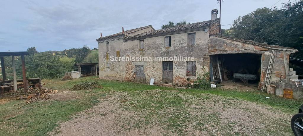 casa indipendente in vendita a Vallefoglia in zona Montecchio
