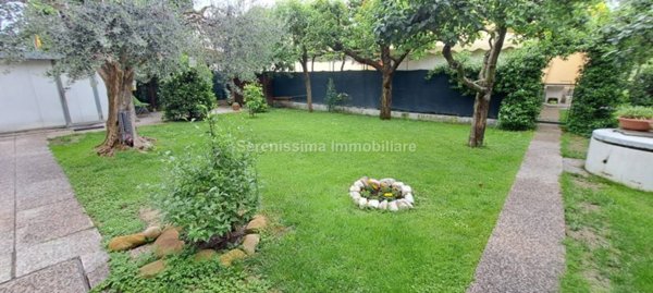 casa indipendente in vendita a Vallefoglia in zona Montecchio