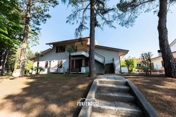 appartamento in vendita a Vallefoglia in zona Montecchio