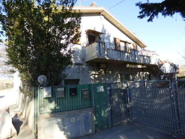 casa indipendente in vendita a Vallefoglia in zona Montecchio