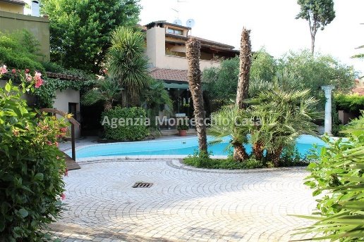 casa indipendente in vendita a Vallefoglia in zona Montecchio