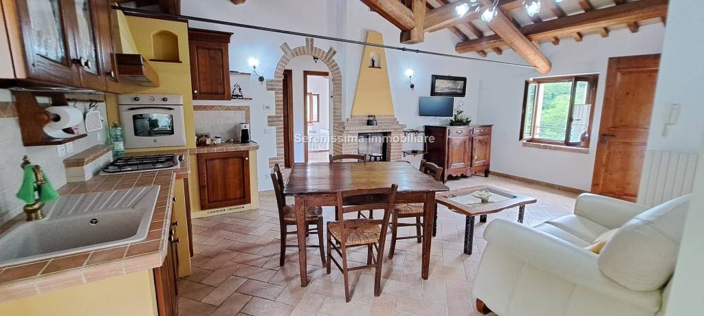 casa indipendente in vendita a Vallefoglia in zona Pontevecchio