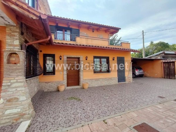 casa indipendente in vendita a Vallefoglia in zona Sant'Angelo in Lizzola