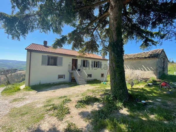 casale in vendita a Vallefoglia
