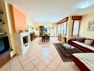 casa indipendente in vendita a Vallefoglia in zona Montecchio