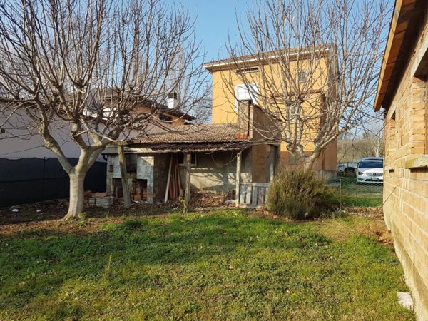 casa indipendente in vendita a Vallefoglia in zona Morciola