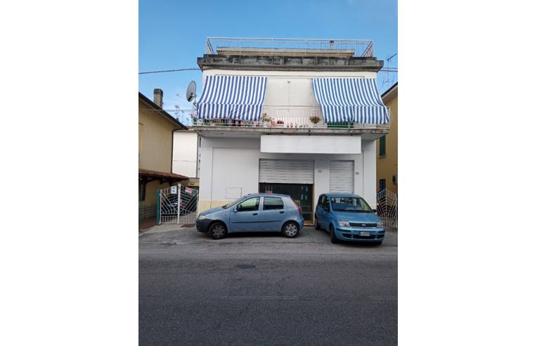 casa indipendente in vendita a Vallefoglia in zona Montecchio