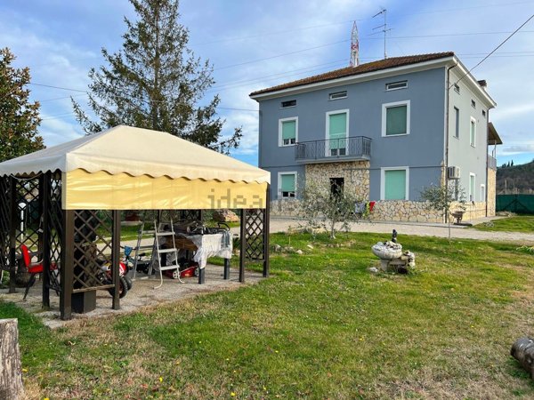 casa indipendente in vendita a Vallefoglia in zona Montecchio