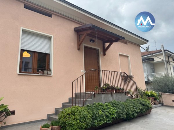 casa indipendente in vendita a Vallefoglia in zona Montecchio