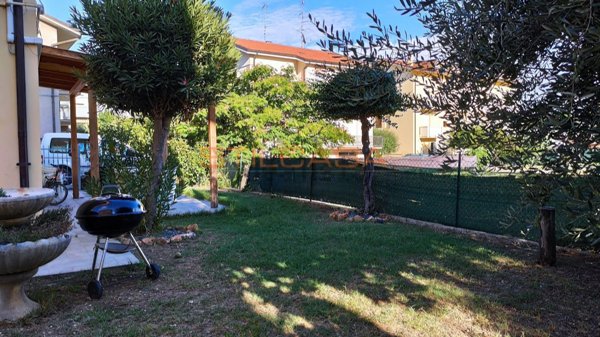 appartamento in vendita a Vallefoglia in zona Montecchio