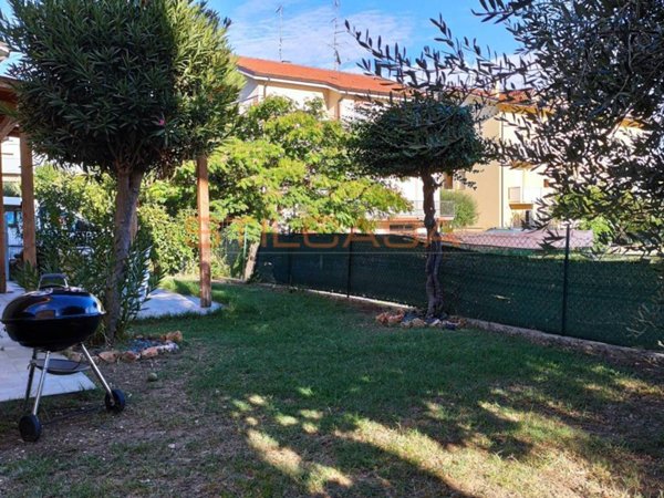 appartamento in vendita a Vallefoglia in zona Montecchio