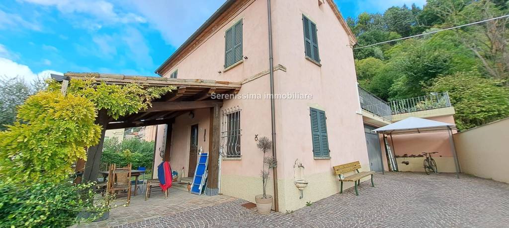 casa indipendente in vendita a Vallefoglia in zona Montecchio