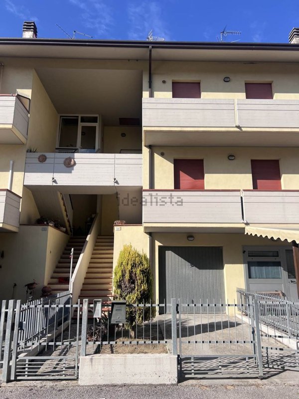 appartamento in vendita a Vallefoglia in zona Montecchio