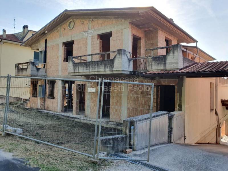 intera palazzina in vendita a Colli al Metauro in zona Tavernelle