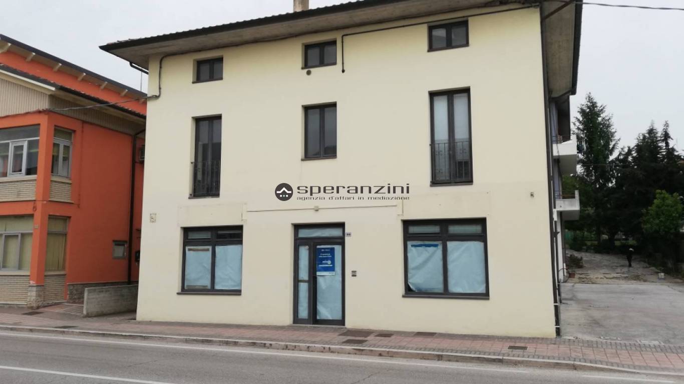 locale commerciale in vendita a Colli al Metauro in zona Calcinelli