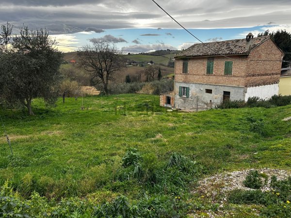 terreno edificabile in vendita a Colli al Metauro