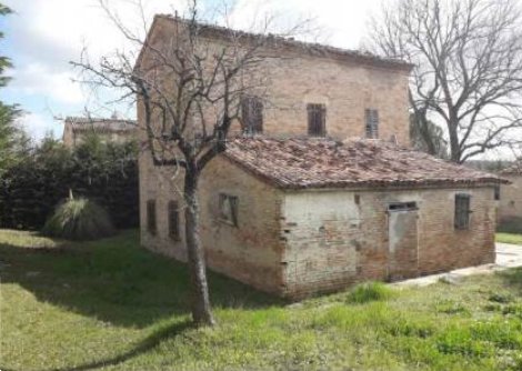intera palazzina in vendita a Colli al Metauro in zona Saltara