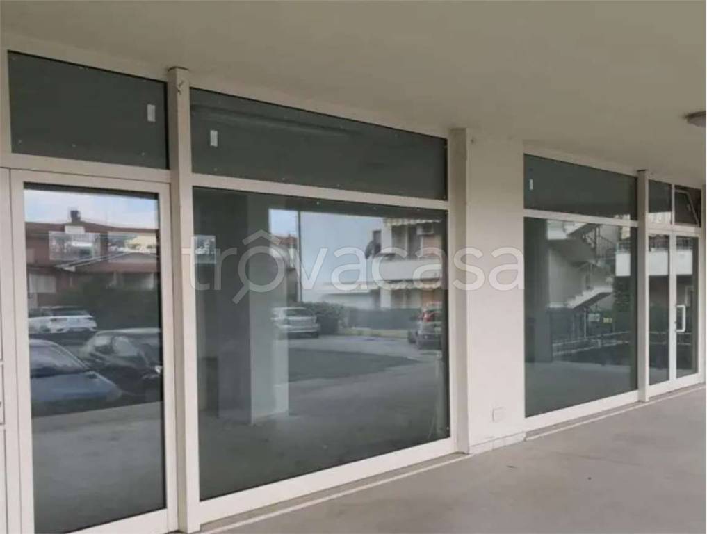 negozio in vendita a Colli al Metauro in zona Serrungarina