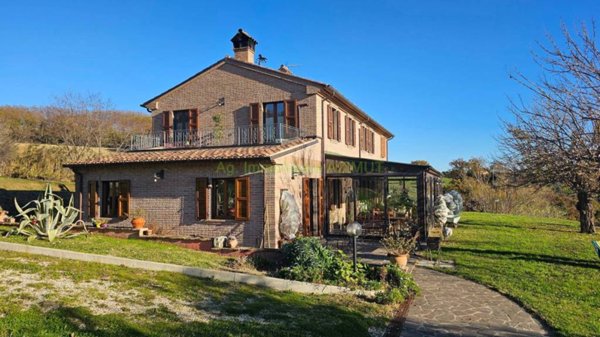 casa indipendente in vendita a Colli al Metauro in zona Serrungarina