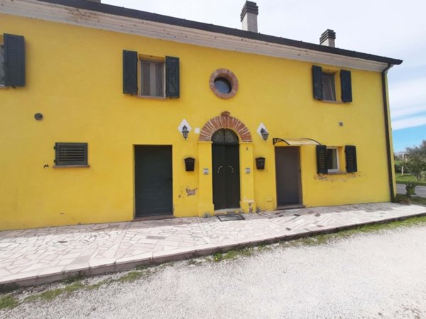 casa indipendente in vendita a Colli al Metauro in zona Calcinelli