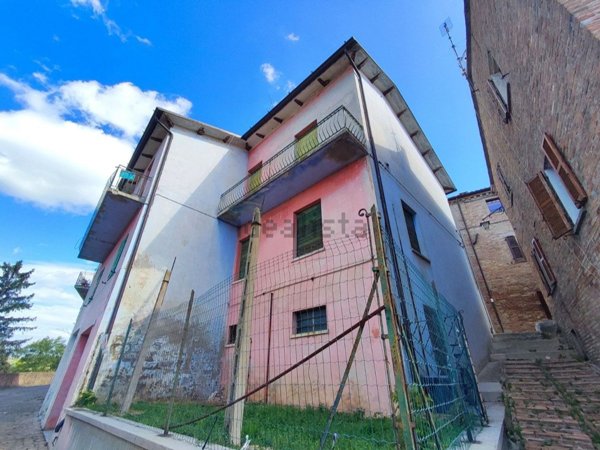casa indipendente in vendita a Colli al Metauro in zona Serrungarina