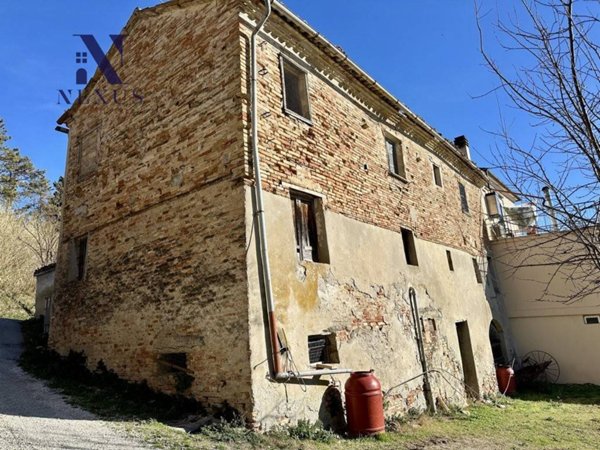 casa indipendente in vendita a Colli al Metauro in zona Montemaggiore al Metauro