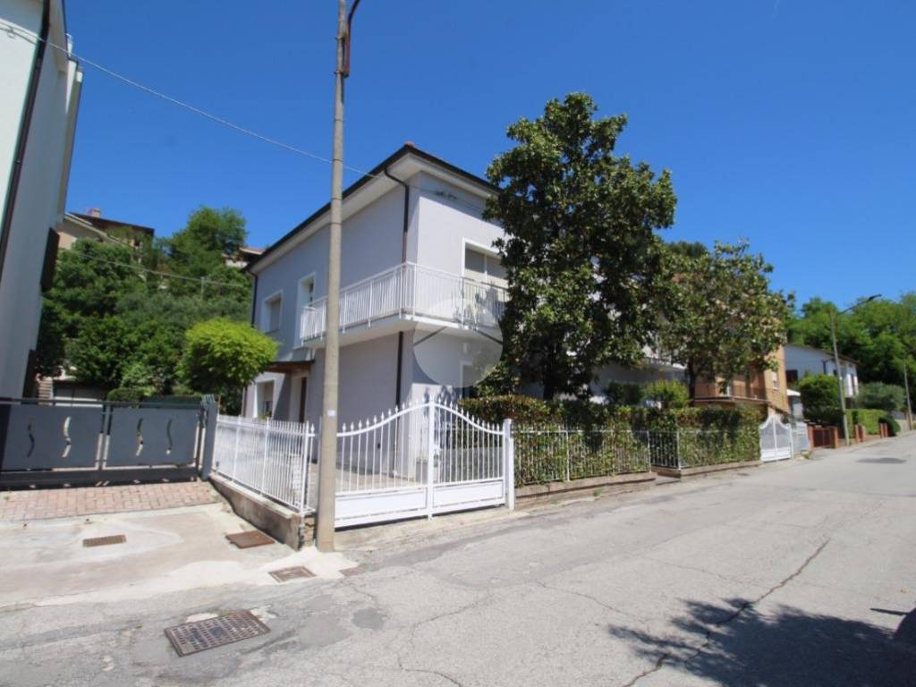 casa indipendente in vendita a Colli al Metauro in zona Calcinelli
