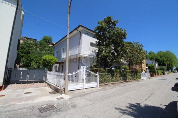 casa indipendente in vendita a Colli al Metauro in zona Calcinelli