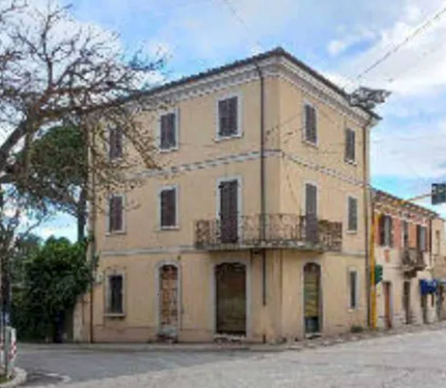 intera palazzina in vendita a Colli al Metauro in zona Calcinelli