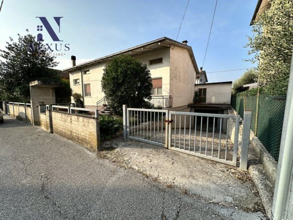 casa indipendente in vendita a Colli al Metauro in zona Tavernelle