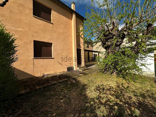 casa indipendente in vendita a Colli al Metauro