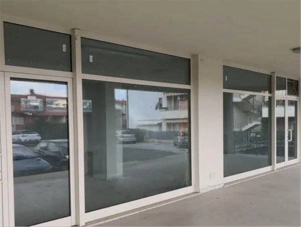 negozio in vendita a Colli al Metauro in zona Serrungarina