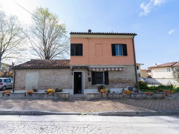 casa indipendente in vendita a Colli al Metauro in zona Calcinelli