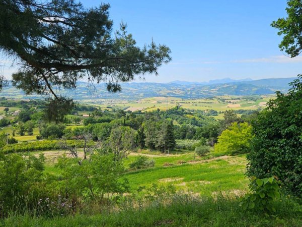 casa indipendente in vendita a Colli al Metauro in zona Serrungarina