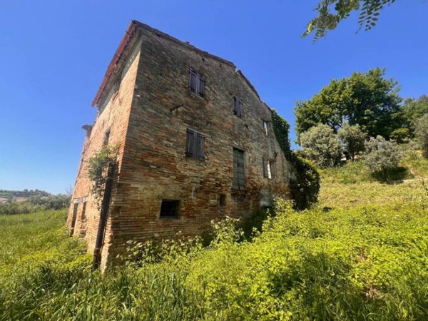 casa indipendente in vendita a Colli al Metauro in zona Montemaggiore al Metauro