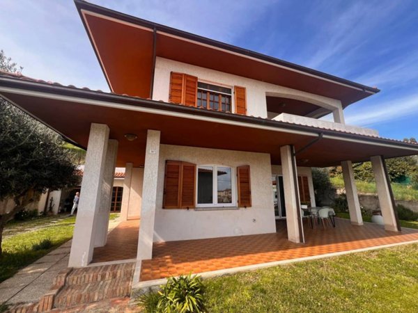 casa indipendente in vendita a Colli al Metauro in zona Saltara