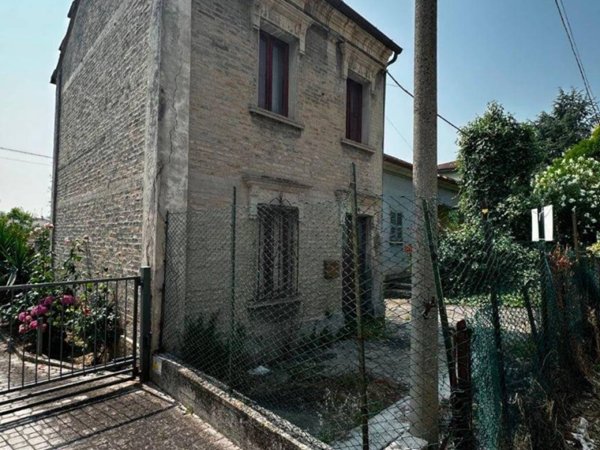 casa indipendente in vendita a Colli al Metauro in zona Calcinelli