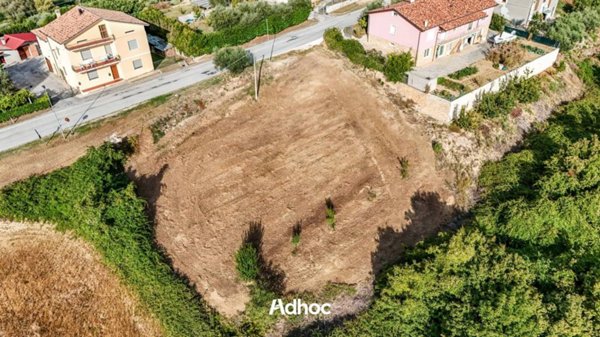 terreno edificabile in vendita a Colli al Metauro in zona Serrungarina