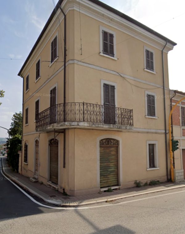 intera palazzina in vendita a Colli al Metauro in zona Calcinelli